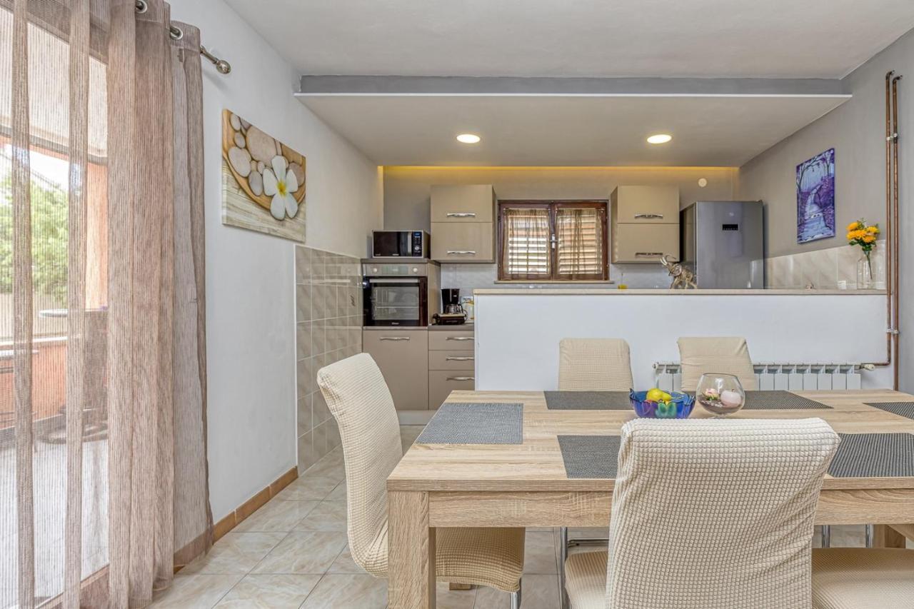 Emanuela With Private Pool Apartment Loborika Exterior photo